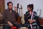 Bhupinder Singh and Mitali Singh at rehersal for the upcming music album Aksar on 22nd April 2012 (6).JPG